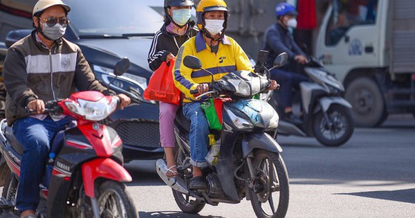 Gasoline price increased to 30,000 VND / liter, drivers said “income is not enough to support wife and children”