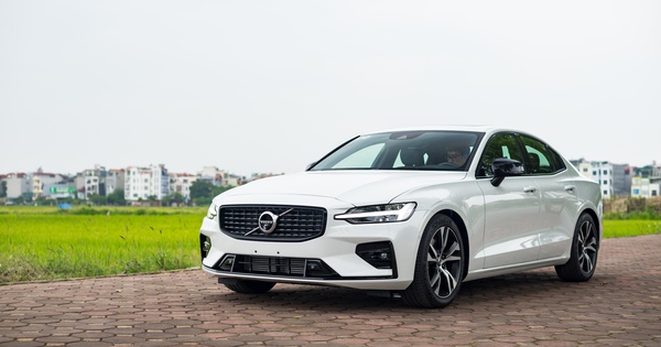 Available at 1.7 billion, you are not sure to have the opportunity to own this 2-year-old Volvo S60