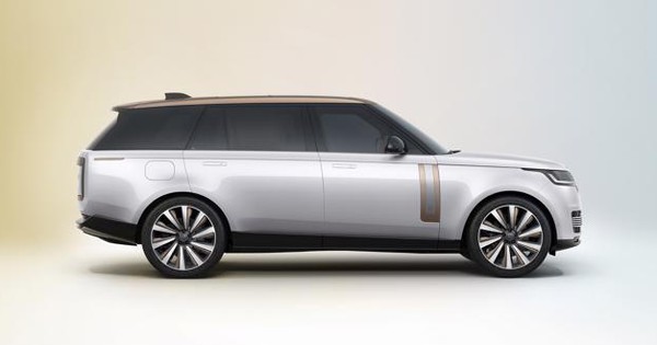 The front collision sensor on some Range Rover 2022 vehicles may fall off, activating the airbag