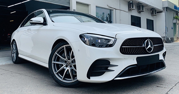 Mercedes-Benz E-Class 2022 upgraded a series of equipment in Vietnam, increased the price by nearly 180 million but still received a registration reduction of hundreds of millions of BMW 5-Series matches