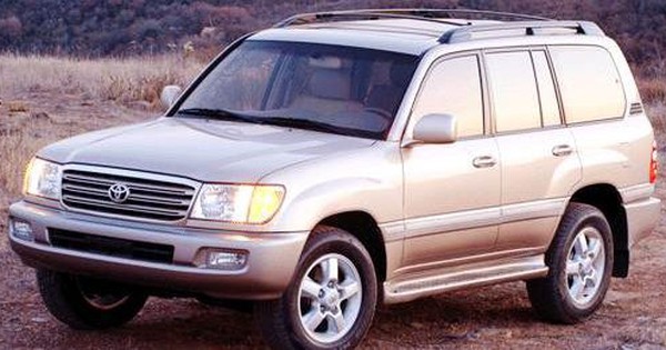 If you want to buy Toyota Land Cruiser but only have 300 million VND, here is a suggestion for you