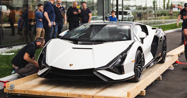 Private dealer offers Lamborghini Sian for more than 250 billion