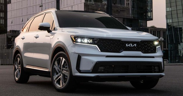 Kia Sorento in Vietnam changed the logo, increased the price by 70 million VND, the Hybrid version continued to miss the appointment