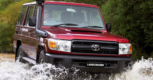 After 38 years, the “legendary” Toyota Land Cruiser 70 is still upgraded to sell for at least 2 more years because… people wait in line to buy too much.