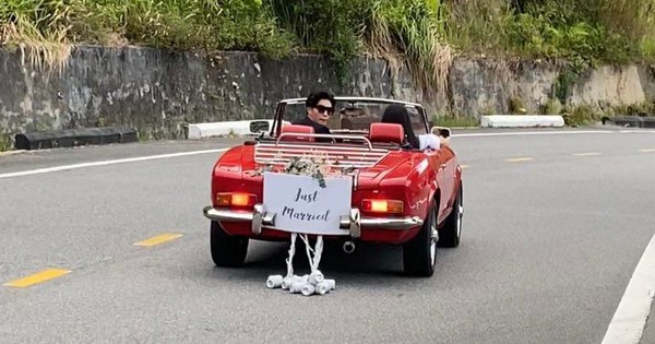 Ngo Thanh Van’s wedding car turned out to be a Fiat 124 Sport Spider that Ong Cao Thang used to drive to pick up Dong Nhi 3 years ago