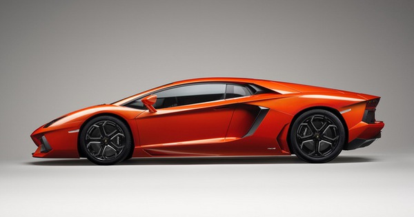 Lamborghini phát triển siêu xe bốn chỗ Aventador GT