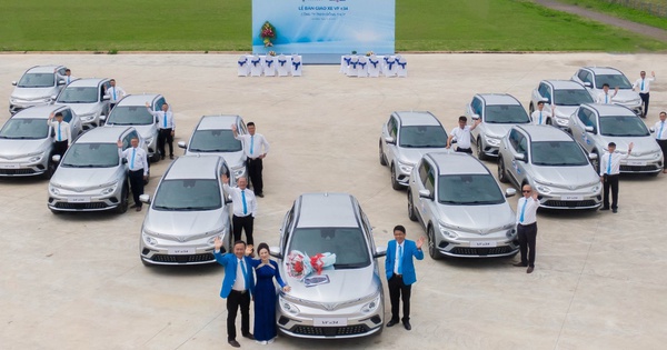 Electric taxi – A big turning point in the service car industry in Vietnam