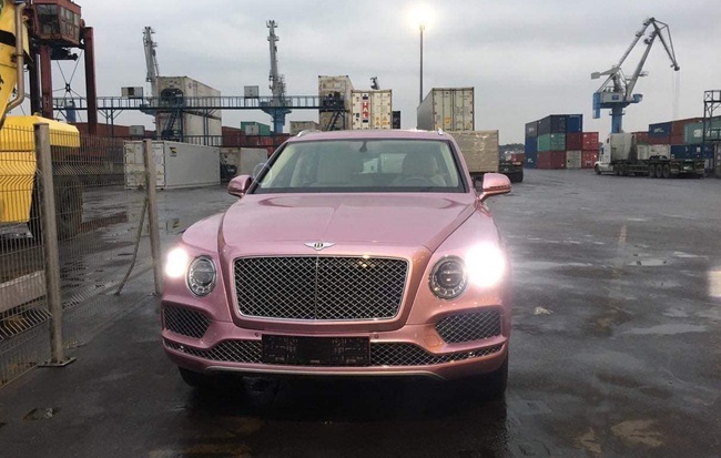 'Khui công' Bentley Bentayga màu sơn hồng nữ tính độc nhất tại Việt Nam
