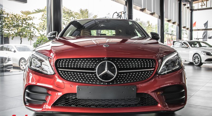 Chi tiết Mercedes-Benz C300 AMG giá 1,897 tỷ đồng