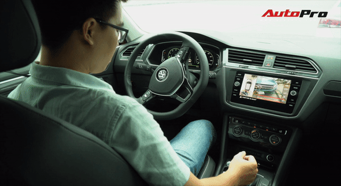 Trải nghiệm 3 tính năng mới trên Volkswagen Tiguan Allspace Luxury trị giá 1,849 tỷ đồng