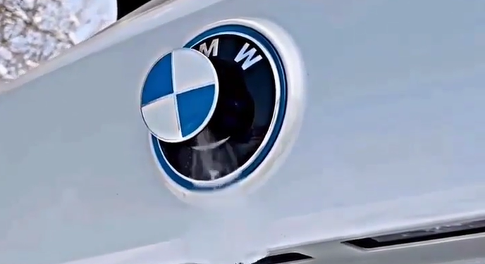 Hệ thống rửa camera trên xe điện BMW iX độc đáo thế nào?