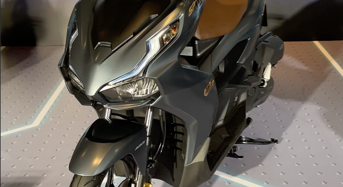 Cận cảnh Honda Air Blade 2023: Thêm động cơ 160cc, nhiều trang bị mới phả hơi nóng lên Yamaha NVX