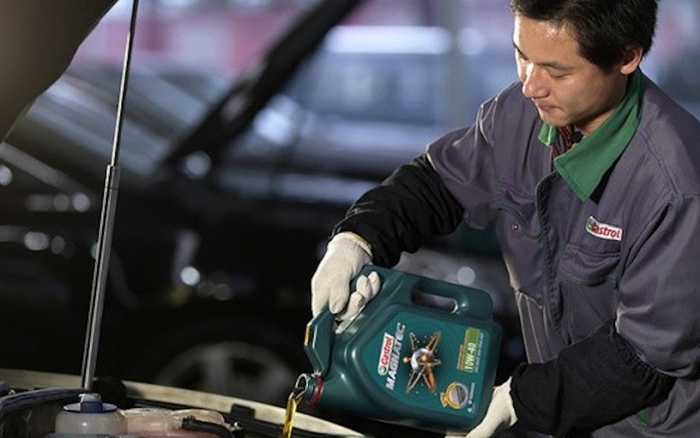 Những dấu hiệu cảnh báo ô tô cần thay dầu gấp