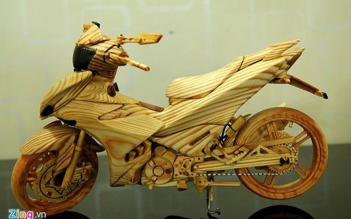 Lóa mắt với mô hình Exciter 150 bằng gỗ của biker Sài Gòn