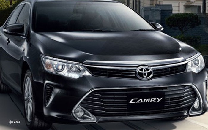 Still Boring 2015 Toyota Camry XLE Tested