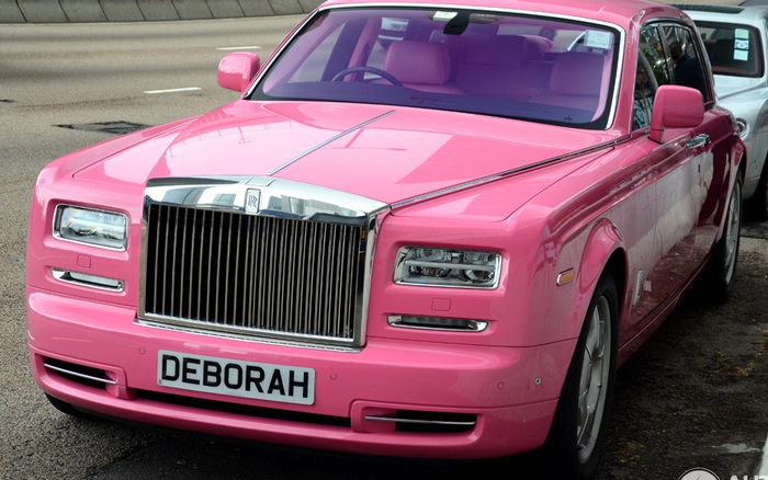 What do you think about pink on a Rolls Royce Phantom Yay or Nay     rollsroyce rollsroycecullinan rollsroycephantom phantom pink    Instagram