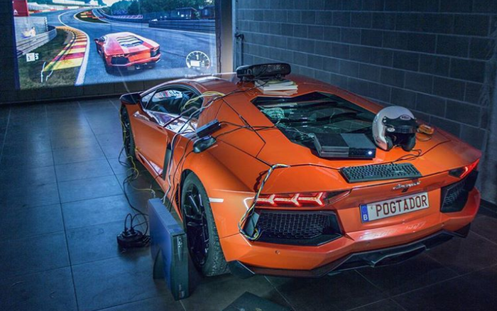 Anh chàng chịu chơi chế siêu xe Lamborghini Aventador thành bộ điều khiển  Xbox để chơi game đua xe