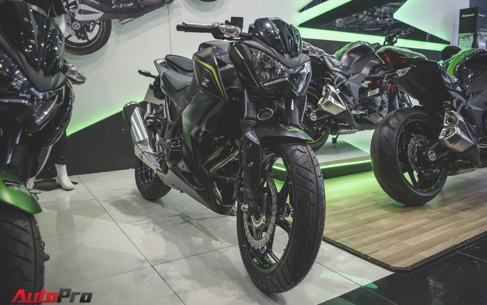 Tự độ xe tới quen bị cắt vào tay ốc bắn vào mặt tay chơi công nghệ đánh  giá Kawasaki Z300 Hợp người lên đời từ xe côn tay 150cc