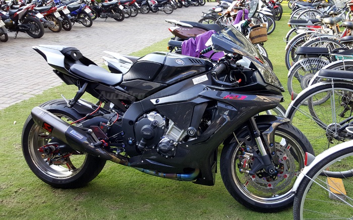 Lạ Mắt Với Chiếc Yamaha Yzf-R1 