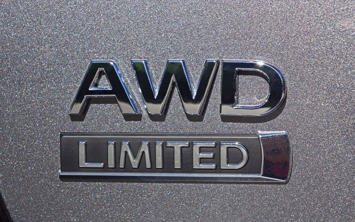 Ưu nhược điểm của hệ thống dẫn động AWD và FWD là gì?
