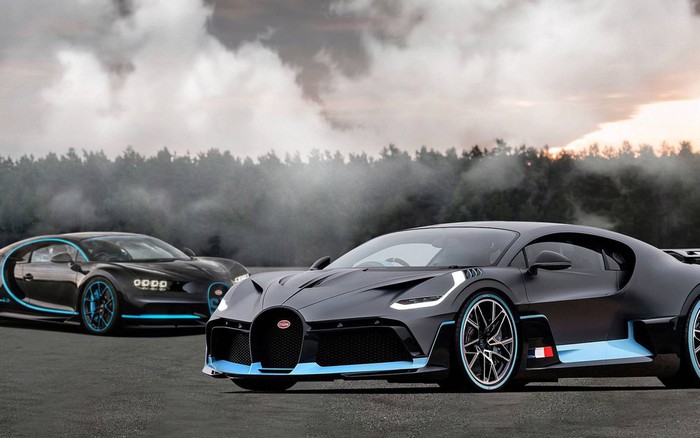 Bugatti Divo vs Bugatti Chiron: Tuy hai mà một?