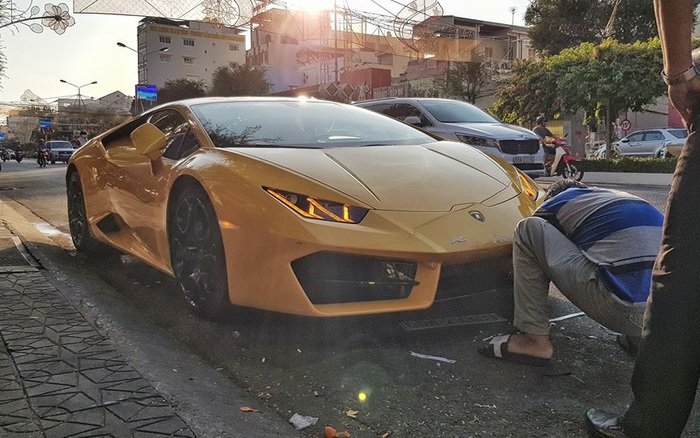 Lamborghini Huracan của đại gia Cần Thơ 'nằm đường' gây tò mò, sự thật  khiến ai nấy đều 'thở phào' nhẹ nhõm