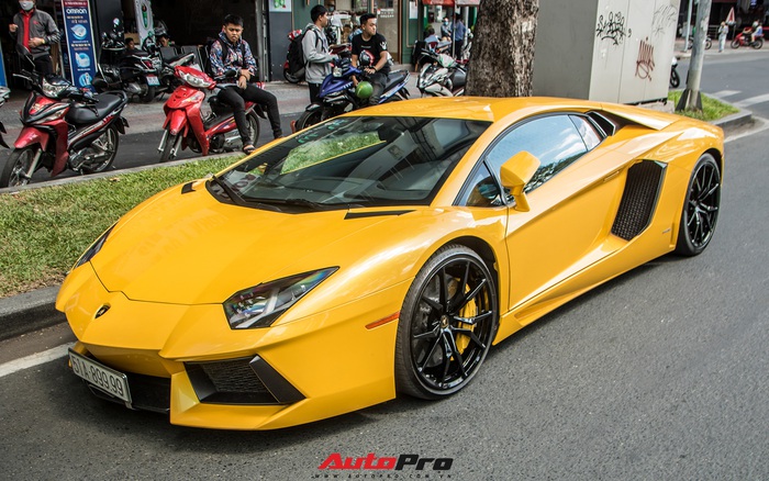 Lamborghini Aventador LP700-4 đầu tiên tại Việt Nam với biển số tứ quý 9  tái xuất trên phố Sài Gòn sau hơn một năm ẩn mình