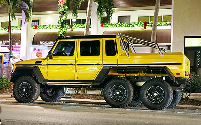 Mercedes-Benz G63 Amg 6X6 Đầu Tiên Việt Nam Lăn Bánh Ra Phố: Kích Thước  Khổng Lồ, Biển Số Gây Chú Ý