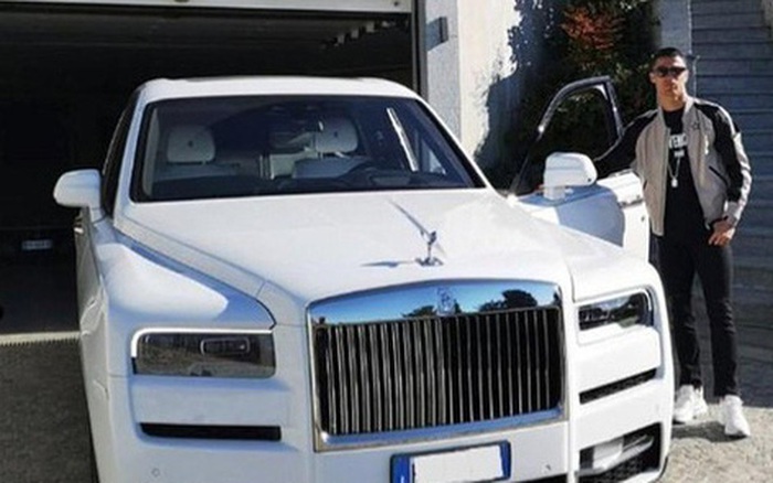 Ronaldo bất ngờ được bạn gái tặng siêu xe sang RollsRoyce