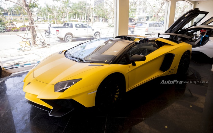 Hiếm khi lộ diện, Lamborghini Aventador SV Roadster đầu tiên Việt Nam bất  ngờ về tay dân chơi TP. HCM