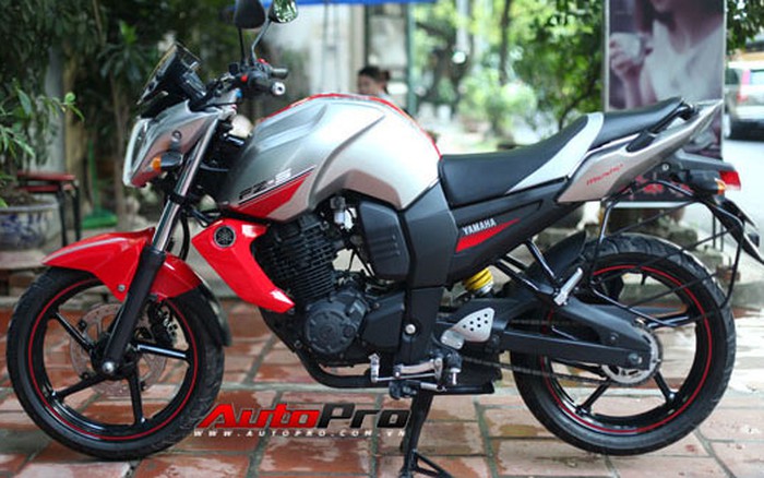 Chiếc FZS độ phong cách môtô Ducati Monster  2banhvn