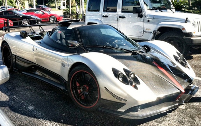 Bắt gặp siêu xế hiếm Pagani Zonda Cinque Roadster